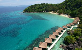 Apulit-Island-Resort是愛妮島度假村的精品版，提供全包式豪華水上屋和獨特的免費度假村活動。