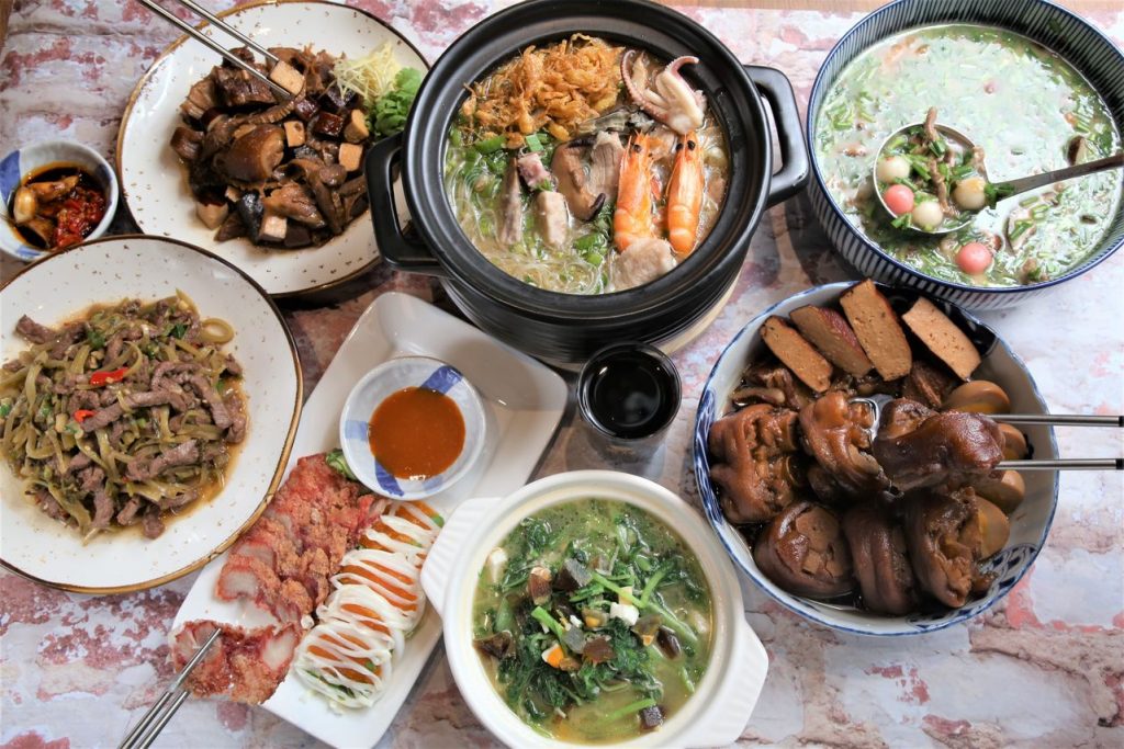 位於台北京站地下三樓美食街的「真珠台菜餐廳」,是台北交通最方便的宴客台菜餐廳!